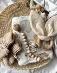 Babydecke, Babyschuhe, Beissring & Nuggikette Beige personalisiert