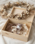 Geschenkset Otter personalisiert - Erinnerungskiste, Babyrassel, Nuggikette und 2er-Set-Dreieckstücher