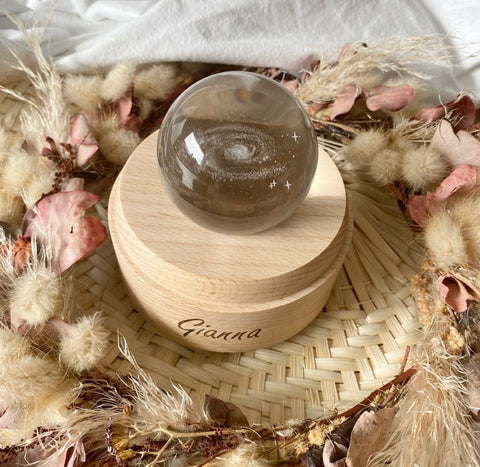 Boîte à musique avec veilleuse et boule de cristal 3D personnalisée « Voie lactée »