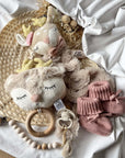 Spieluhr, Schmusetuch, Babyschuhe & Nuggikette Reh Ella personalisiert