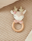 Doudou craquant, anneau de préhension et figurine de jeu « Ella la biche » personnalisés