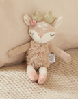 Doudou craquant, anneau de préhension et figurine de jeu « Ella la biche » personnalisés