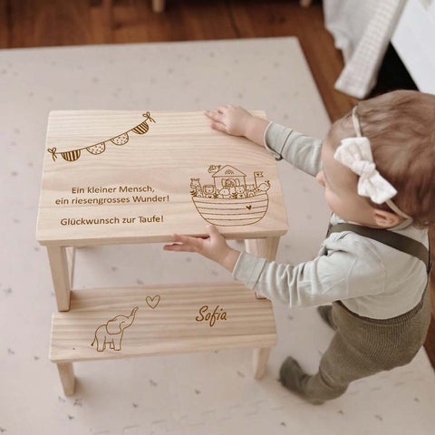 Tabouret personnalisé pour un baptême avec gravure « L'arche de Noé »