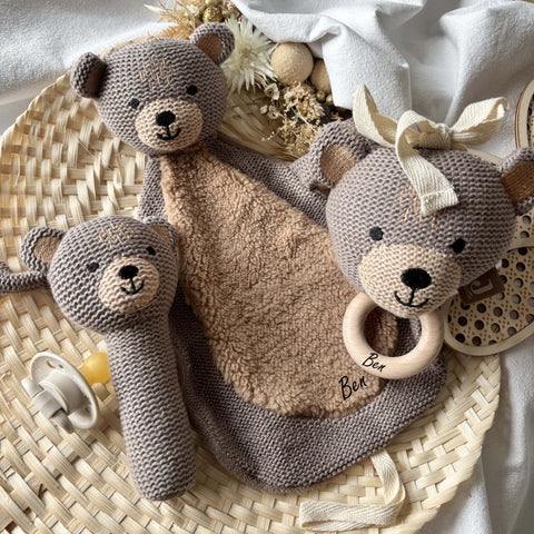 Boîte à musique, doudou et hochet Ben l'ours, personnalisés