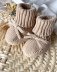 Babydecke, Babyschuhe, Beissring & Nuggikette Beige personalisiert