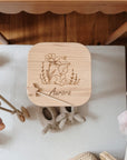 Sgabello per bambini personalizzato con cervo sdraiato