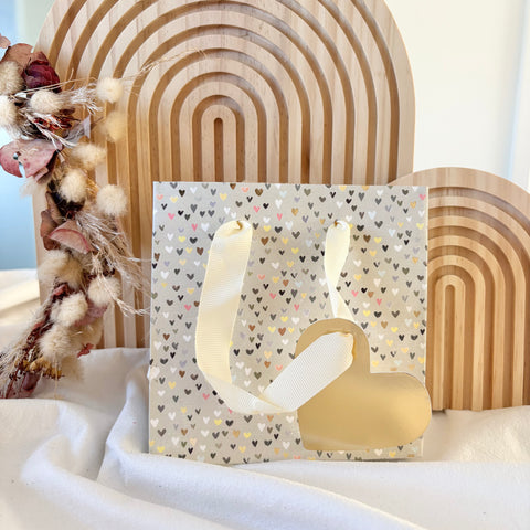 Geschenketasche MINI beige Herz Muster 14 x 14 x 6 cm