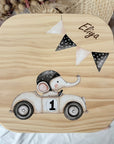 Erinnerungskiste, Kinderhocker & Babyrassel Elefanten Rennfahrer Set