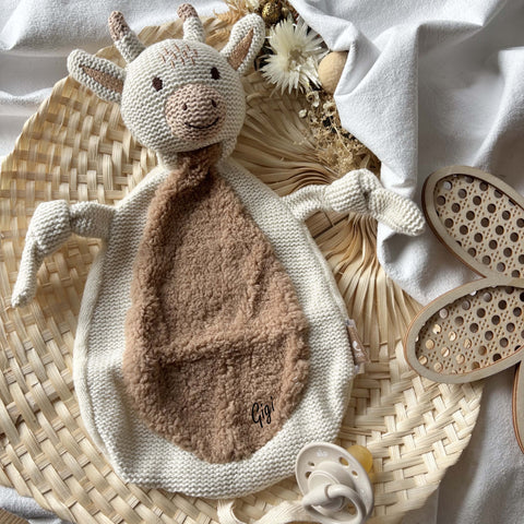 Boîte à musique, doudou et hochet Gigi la girafe personnalisés