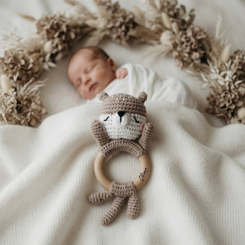 Babyrassel, Dreieckstücher & Nuggikette Otter Oliver