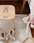 Kinderhocker Hasen Dame mit Schleife personalisiert