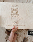 Erinnerungskiste personalisiert Hase mit Schleife