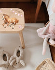 Farbiger Kinderhocker personalisiert Pferd