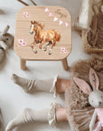 Farbiger Kinderhocker personalisiert Pferd