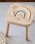 Farbiger Kinderhocker personalisiert Regenbogen