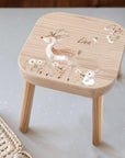 Farbiger Kinderhocker personalisiert Reh