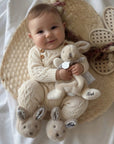 Coffret cadeau personnalisé comprenant un doudou et des chaussons pour bébé « Lapin »