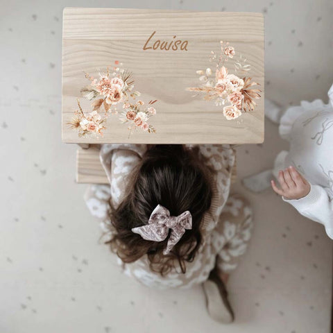 Tabouret coloré personnalisé avec des fleurs séchées