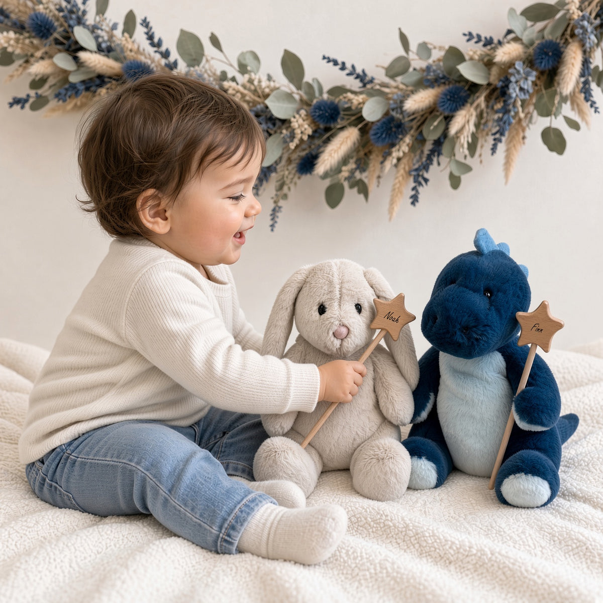 Kuscheltier Hase oder Dino mit Nachtlicht von Steiff inkl. personalisierten Zauberstab und Löffel