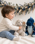 Kuscheltier Hase oder Dino mit Nachtlicht von Steiff inkl. personalisierten Zauberstab und Löffel