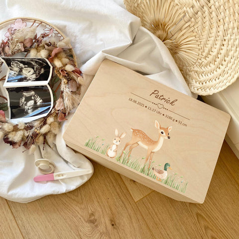 Boîte à souvenirs personnalisée avec un chevreuil multicolore