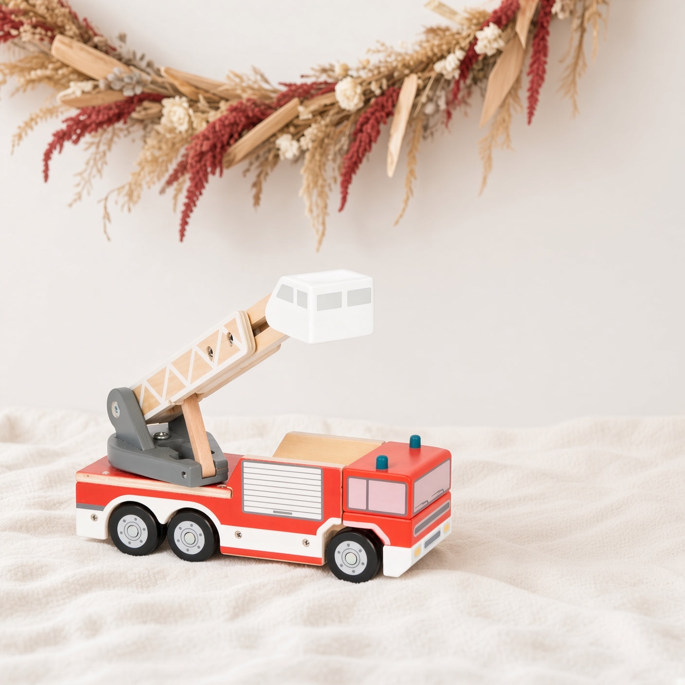 Feuerwehrauto von small foot personalisiert