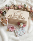 Geschenkset Blumen Reh personalisiert - Erinnerungskiste, Schmusetuch, Rassel & Kuscheltier