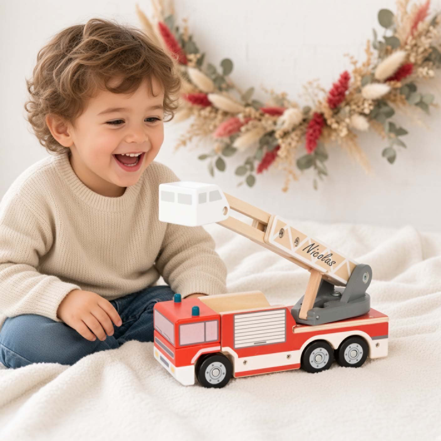 Feuerwehrauto von small foot personalisiert