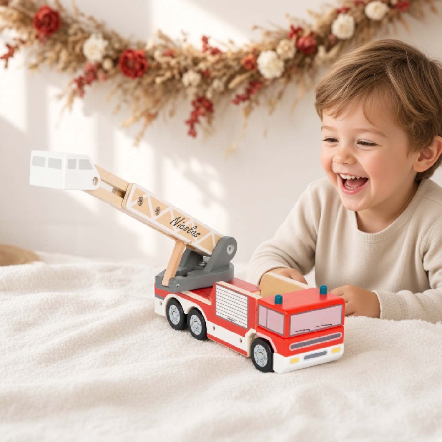 Feuerwehrauto von small foot personalisiert