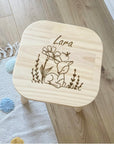 Kinderhocker personalisiert Reh liegend