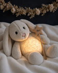 Kuscheltier Hase oder Dino mit Nachtlicht von Steiff inkl. personalisierten Zauberstab und Löffel