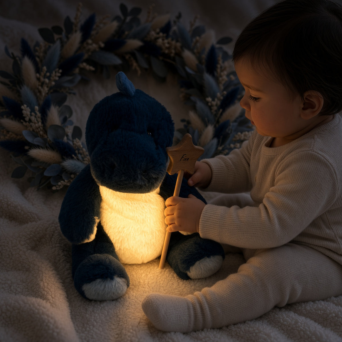 Kuscheltier Hase oder Dino mit Nachtlicht von Steiff inkl. personalisierten Zauberstab und Löffel