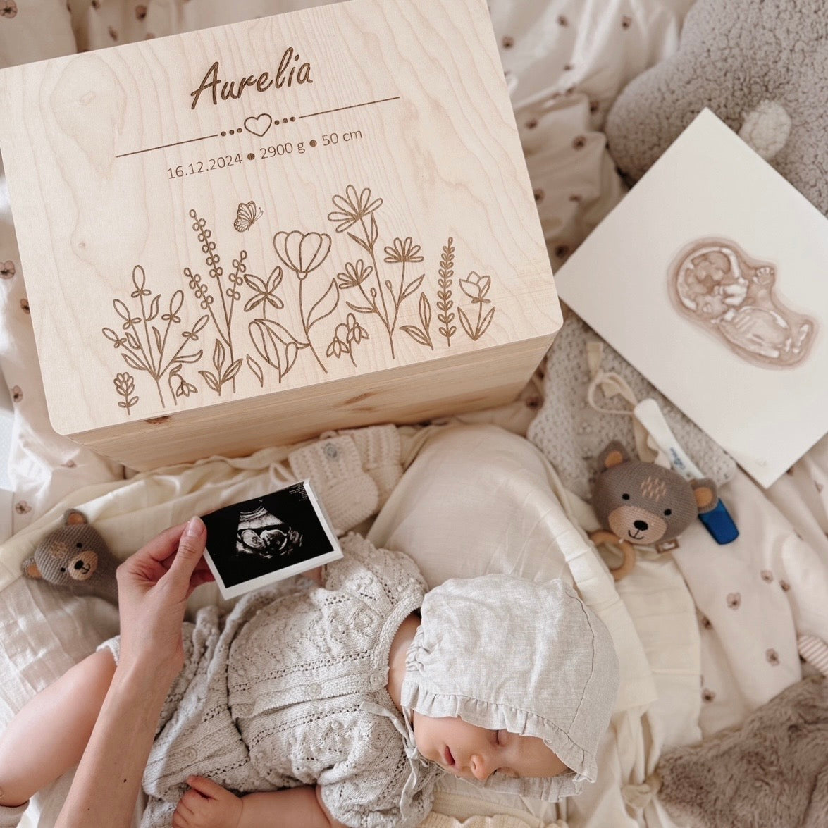 Boîte à souvenirs personnalisée avec des fleurs