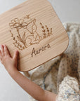Kinderhocker personalisiert Reh liegend