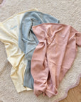 Babydecke personalisiert Strickdecke mit Muster rosa, blau, beige