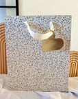 Geschenketasche beige Herz Muster 26 x 32 x 14 cm