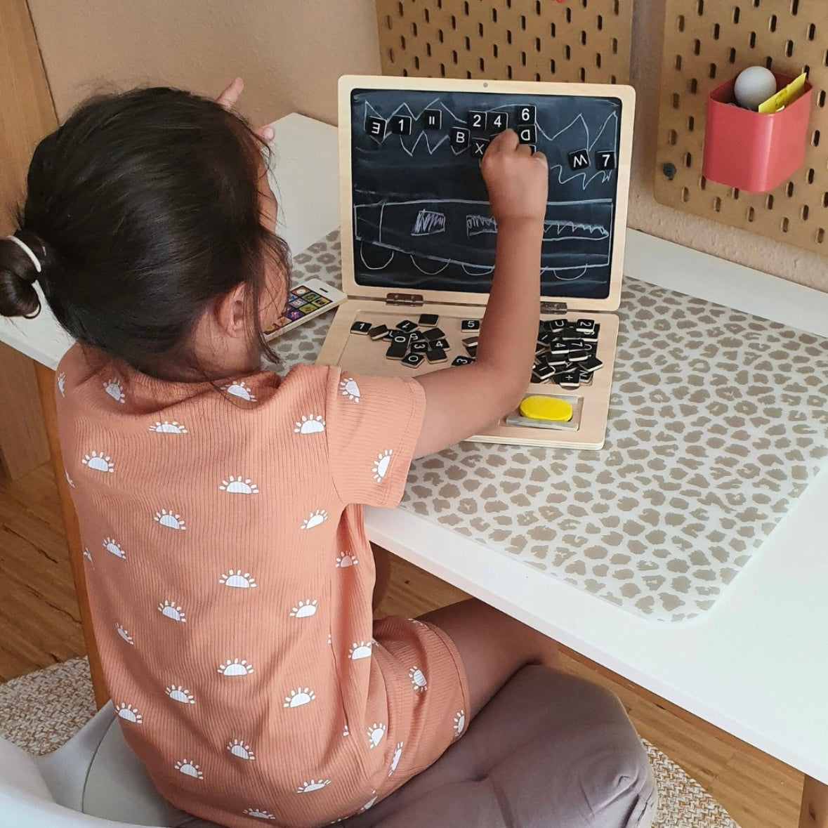 Holz-Laptop mit Magnet-Tafel personalisiert