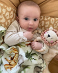Babydecke, Babyschuhe, Babyrassel, Nuggikette & Greifring Lukas Löwe