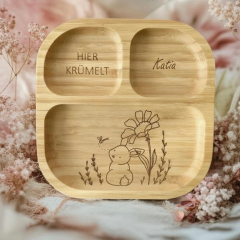 Bambus Kinderteller personalisiert Hase mit Blume