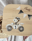 Erinnerungskiste, Kinderhocker & Babyrassel Löwe Rennfahrer Set