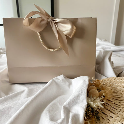 Sac cadeau couleur champagne avec nœud, 28 x 20 x 10 cm
