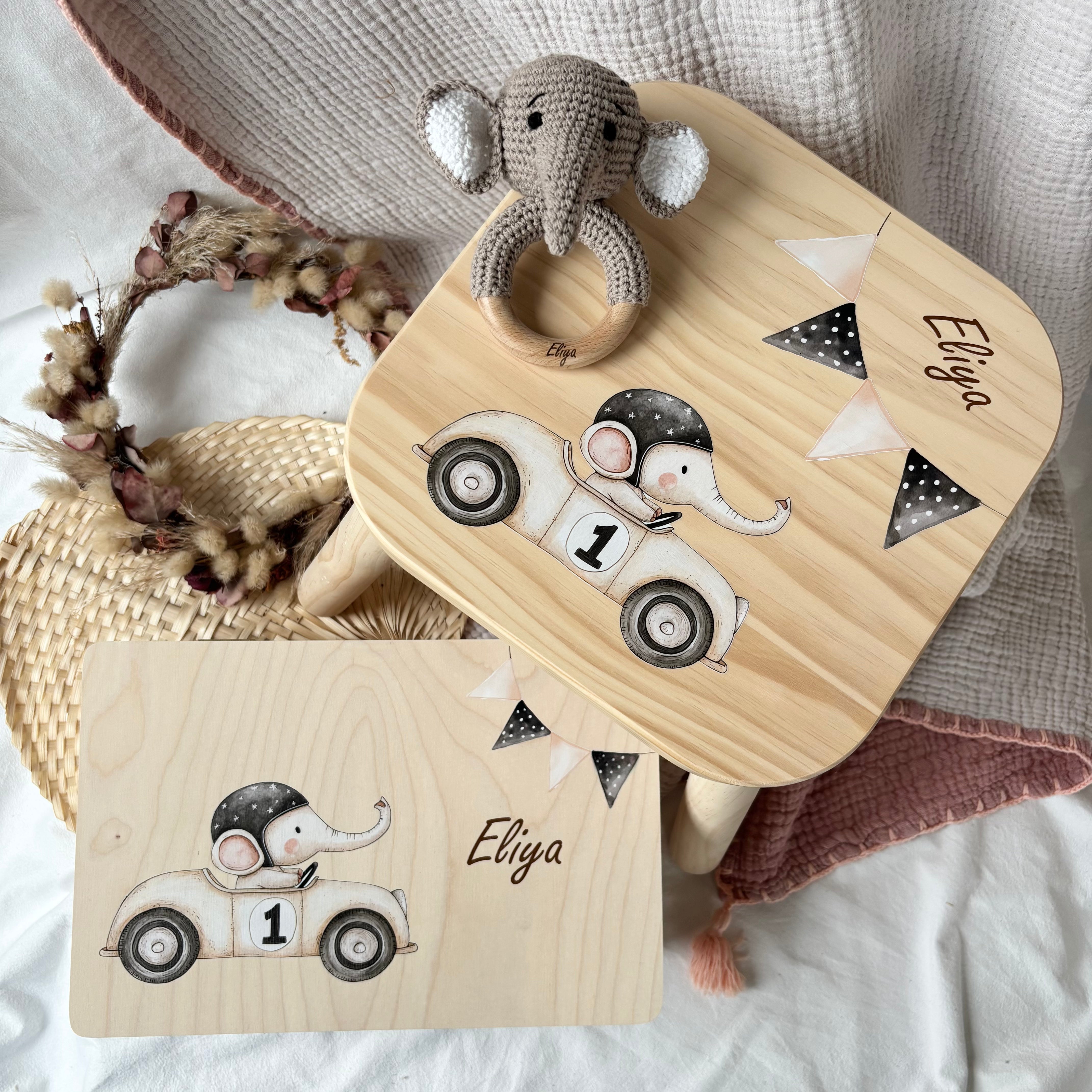 Erinnerungskiste, Kinderhocker &amp; Babyrassel Elefanten Rennfahrer Set