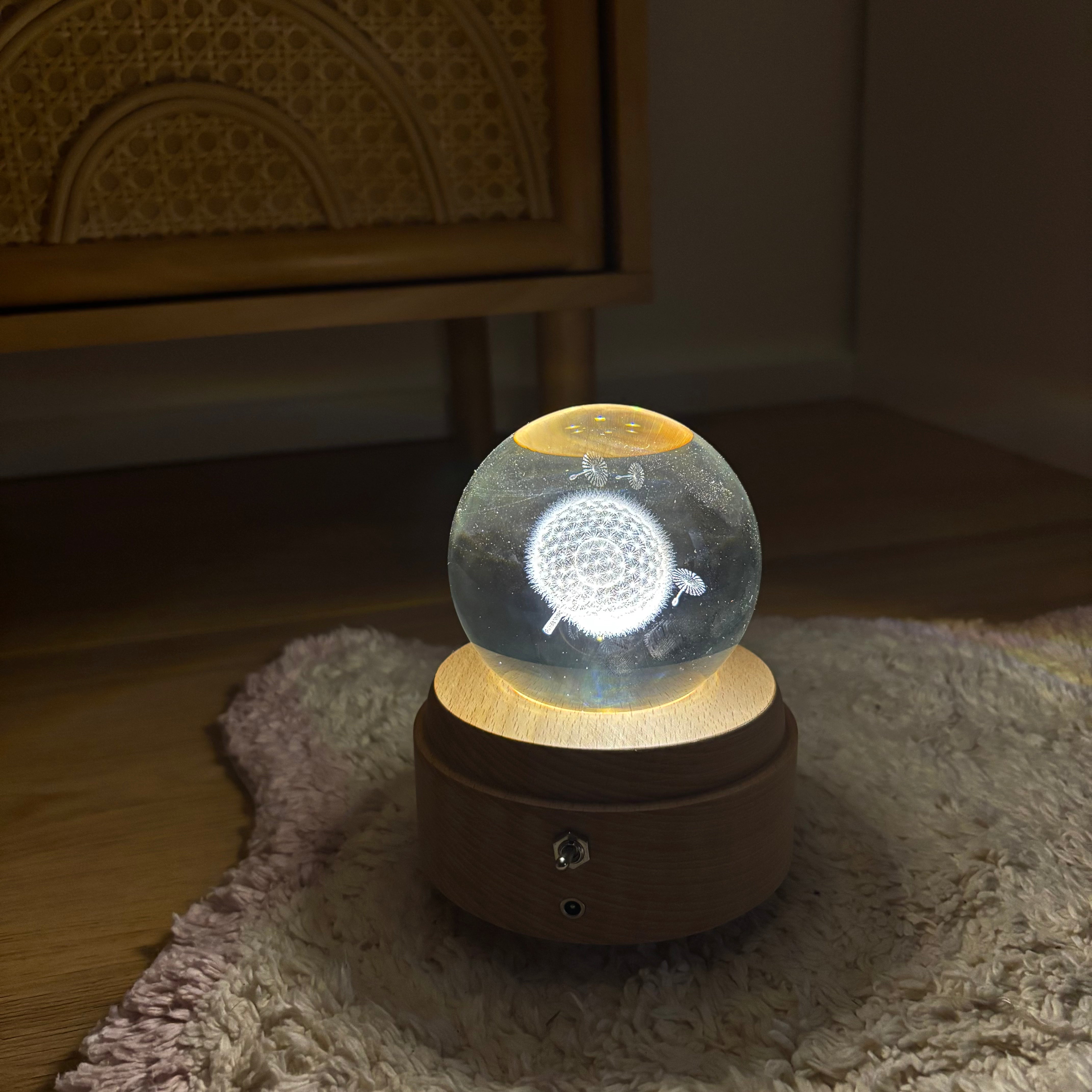 Spieluhr Nachtlicht mit 3D-Kristallkugel personalisiert Pusteblume
