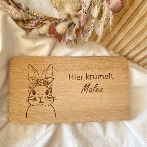 Frühstücksbrettchen personalisiert Hase mit Schleife