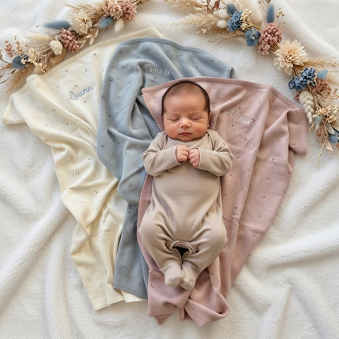 Babydecke personalisiert Strickdecke mit Muster rosa, blau, beige
