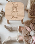 Kinderhocker Hasen Dame mit Schleife personalisiert