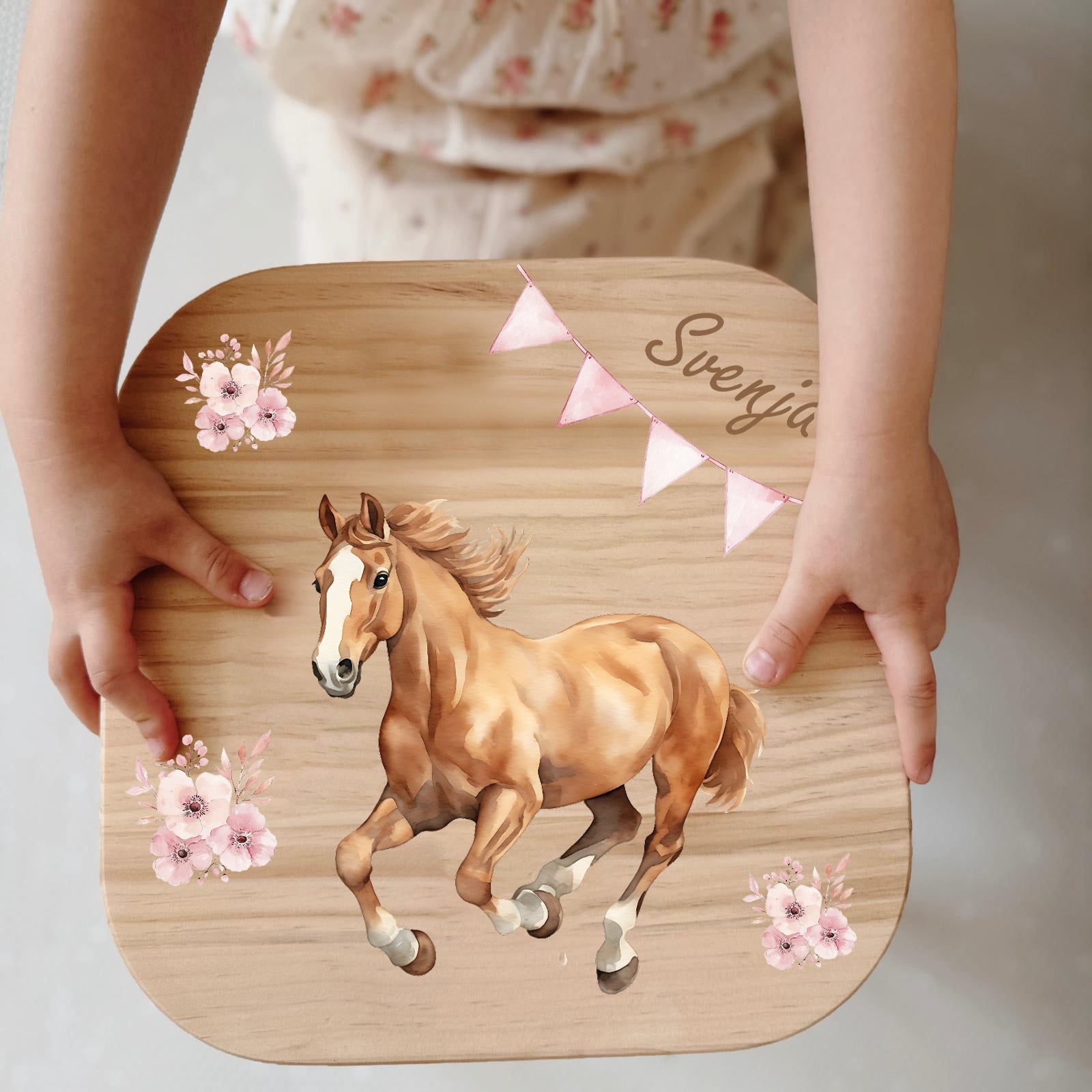 Farbiger Kinderhocker personalisiert Pferd