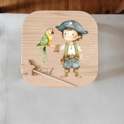Farbiger Kinderhocker personalisiert Pirat