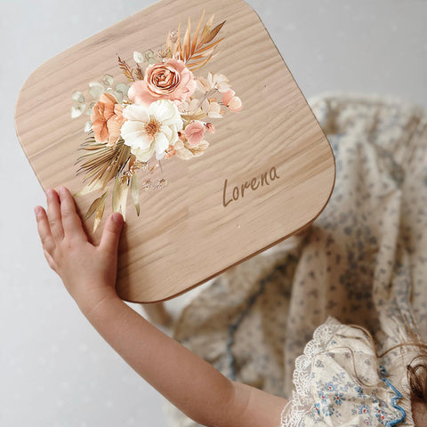 Tabouret coloré pour enfant, personnalisé avec des fleurs séchées