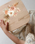 Farbiger Kinderhocker personalisiert Trockenblumen